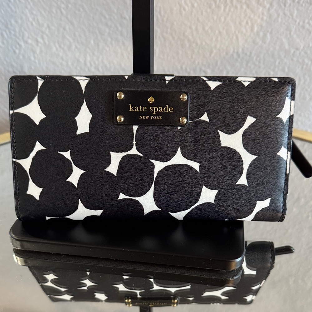 Kate Spade Black and White Polka Dot Wallet Brand New